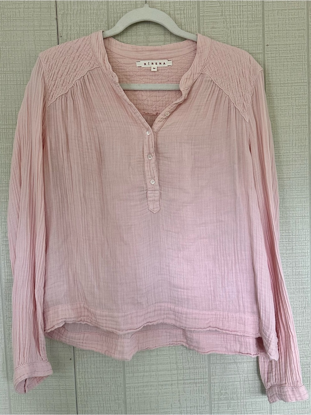 Xirena Pink 100% Cotton Gauze V-Neck Crinkle Long Sleeve 1/4 Button Top Size M